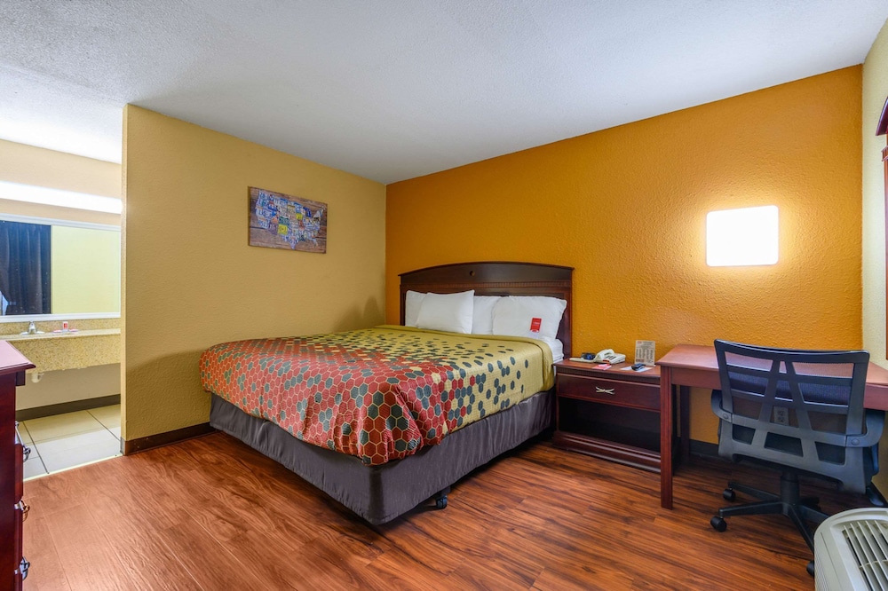 Econo Lodge Decatur South 13/28