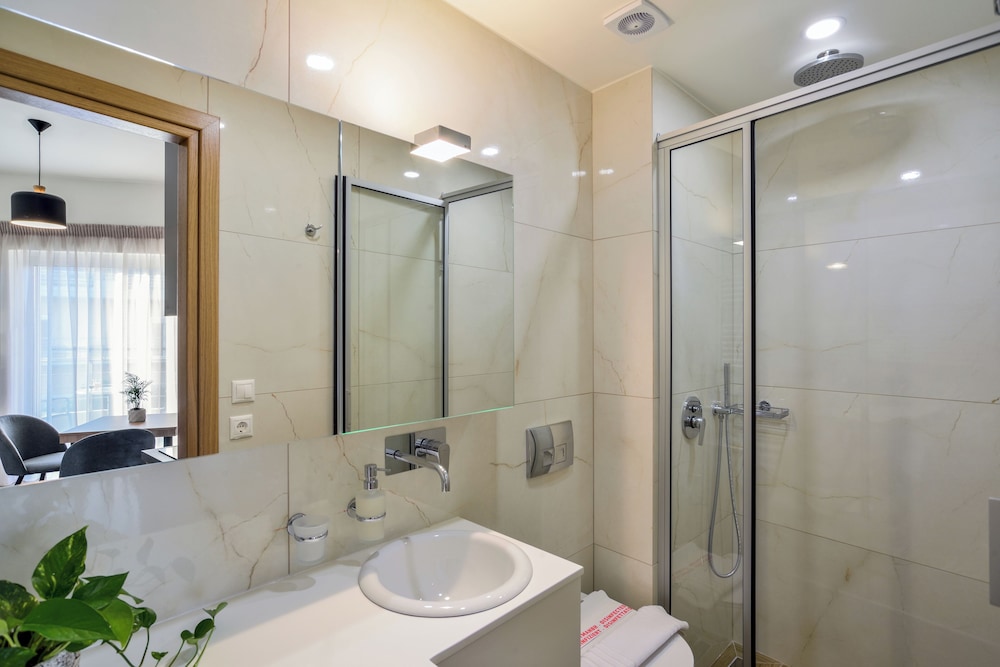 Elia Residences 54/59