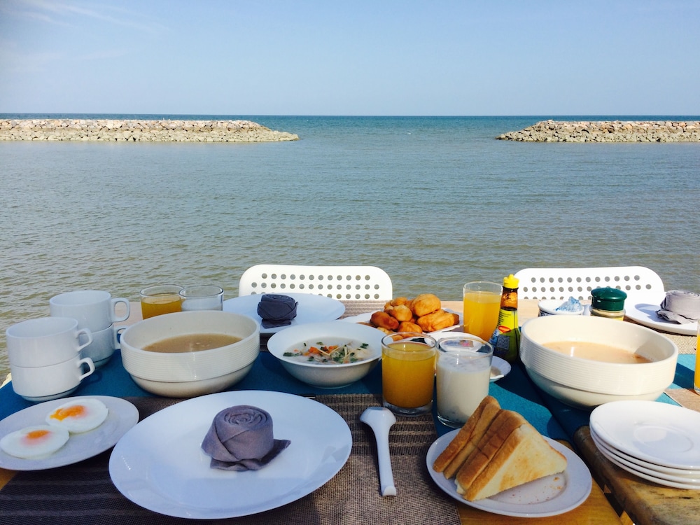 Chomtalay Resort At Had Chaosamran Beach 10/34