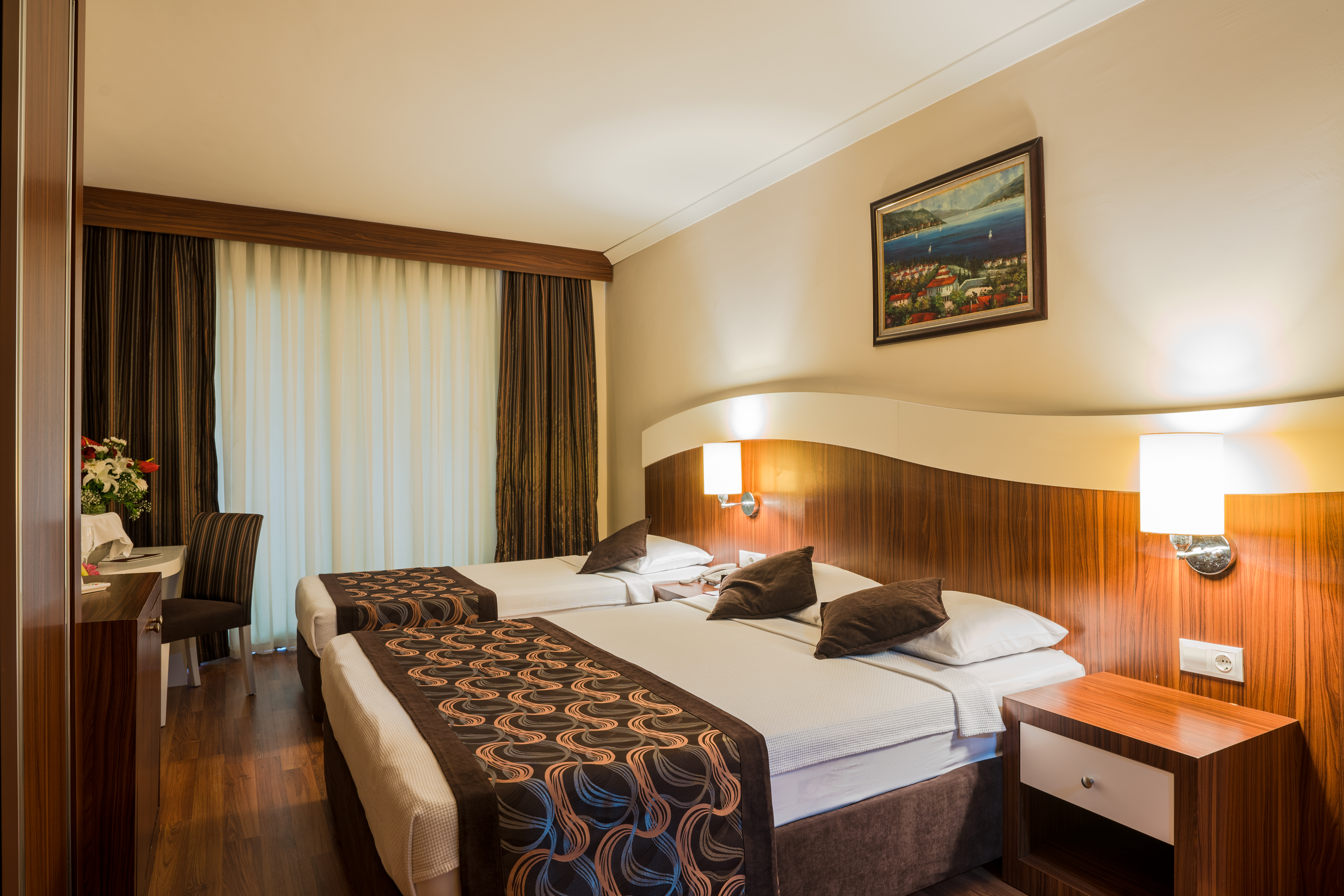 غرفة قياسية بسرير مزدوج، Throne Beach Resort and Spa 2/3