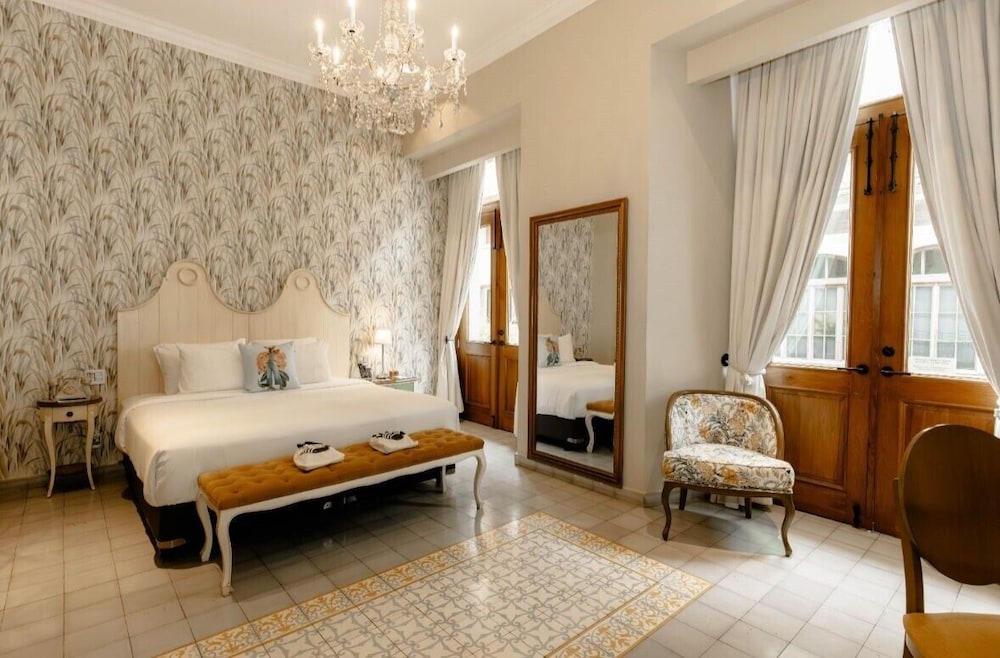 JUNIOR SUITE, DOUBLE OR TWIN BED