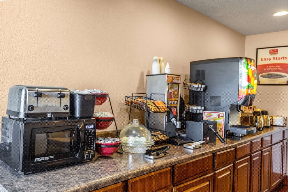 Econo Lodge Meridian 25/28