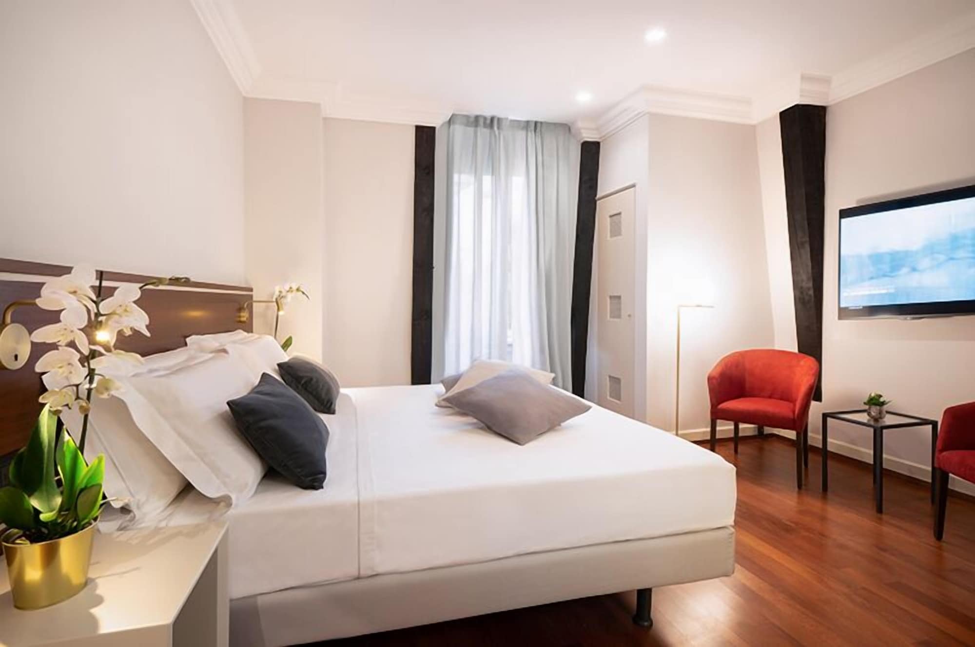 ROOM, SINGLE