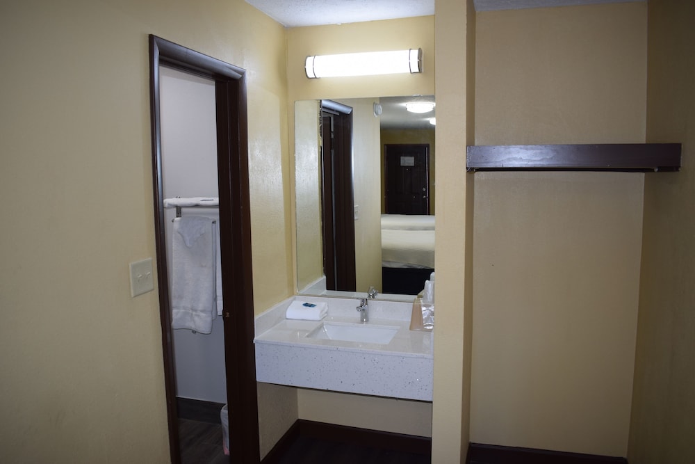 Budget Inn Ardmore 33/34