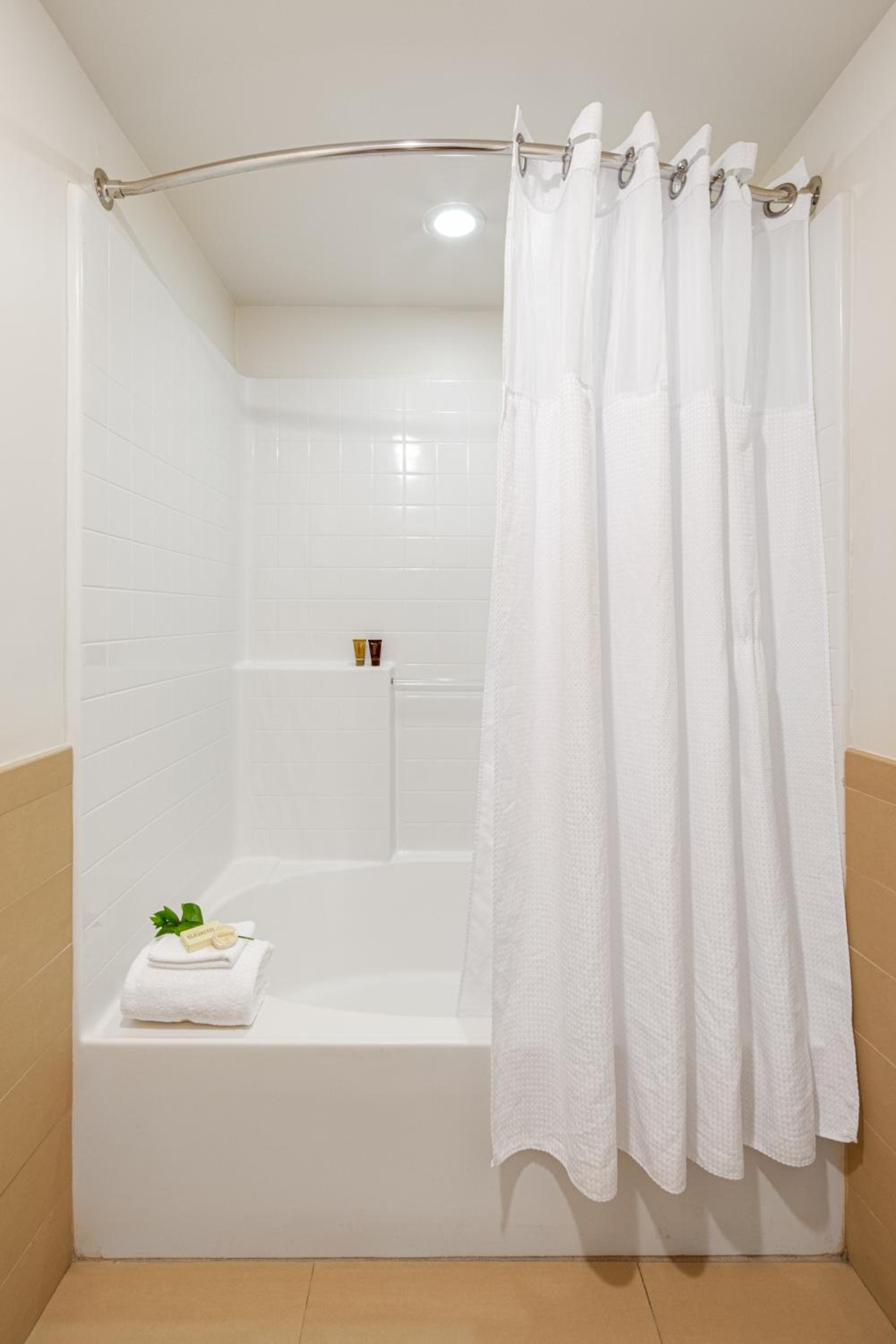 Suite, King Bed, Ayres Hotel Spa Moreno Valley 7/8