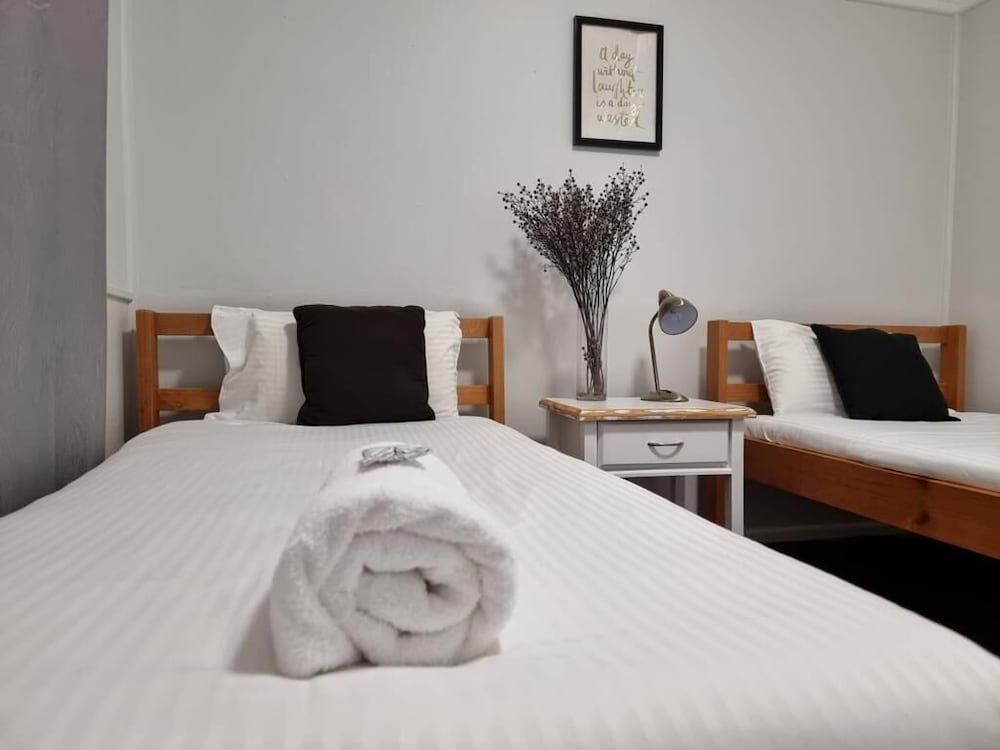 2 Bedrooms, Deluxe, Cottage, Queen and Twin Beds