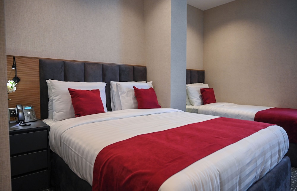 Landmark Hotel 16/50