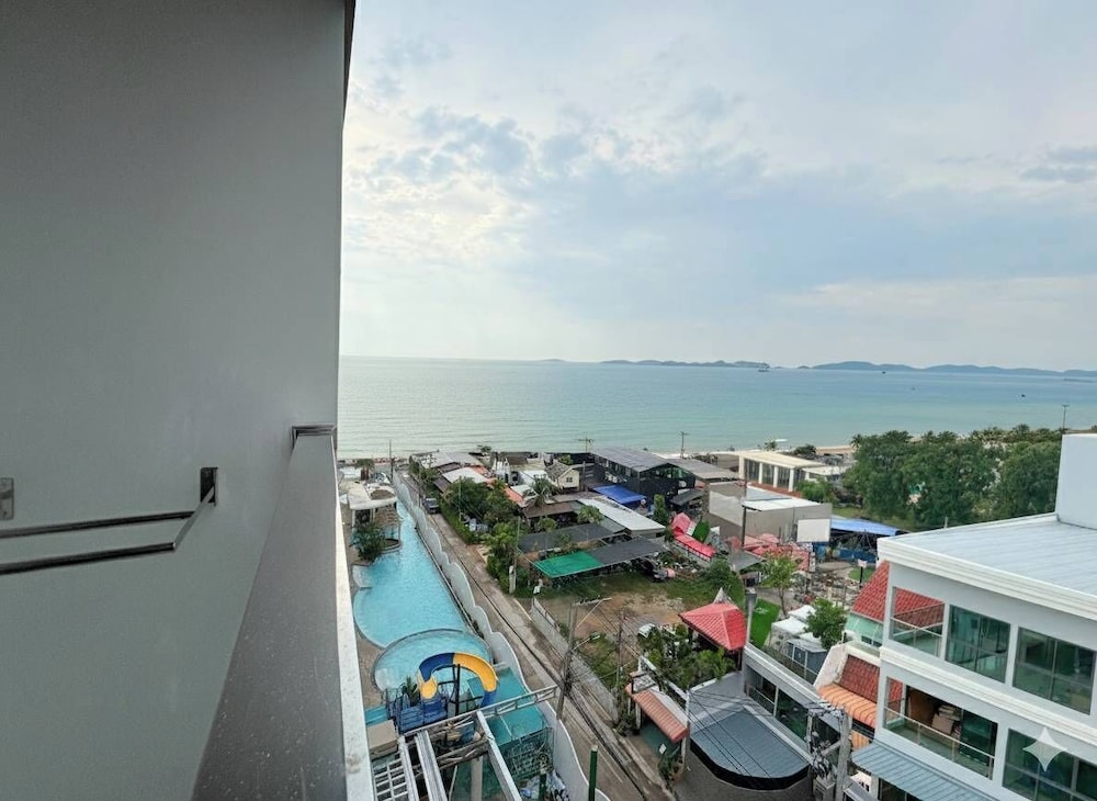 Golden Jomtien Beach Hotel 2/100