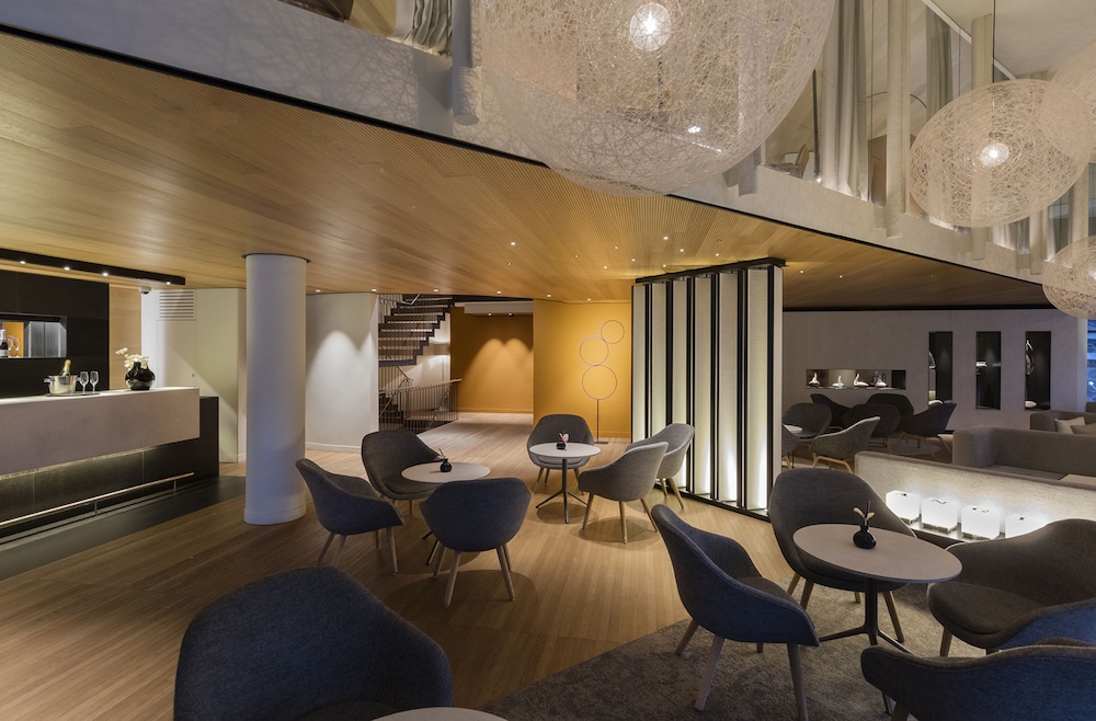 Cram Hotel 67/72
