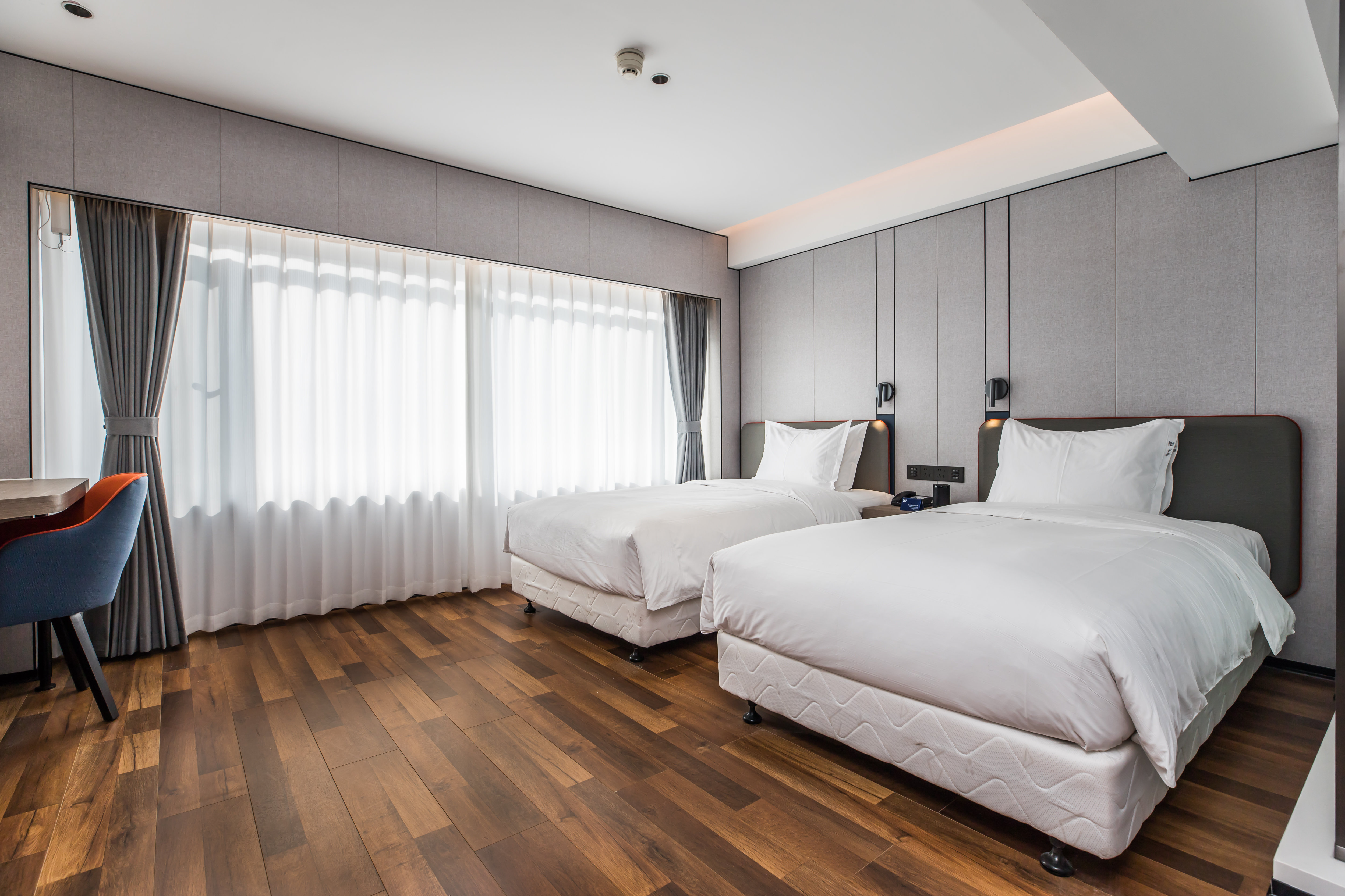 HOLIDAY INN EXPRESS CHENGDE DOWNTOWN 21/86