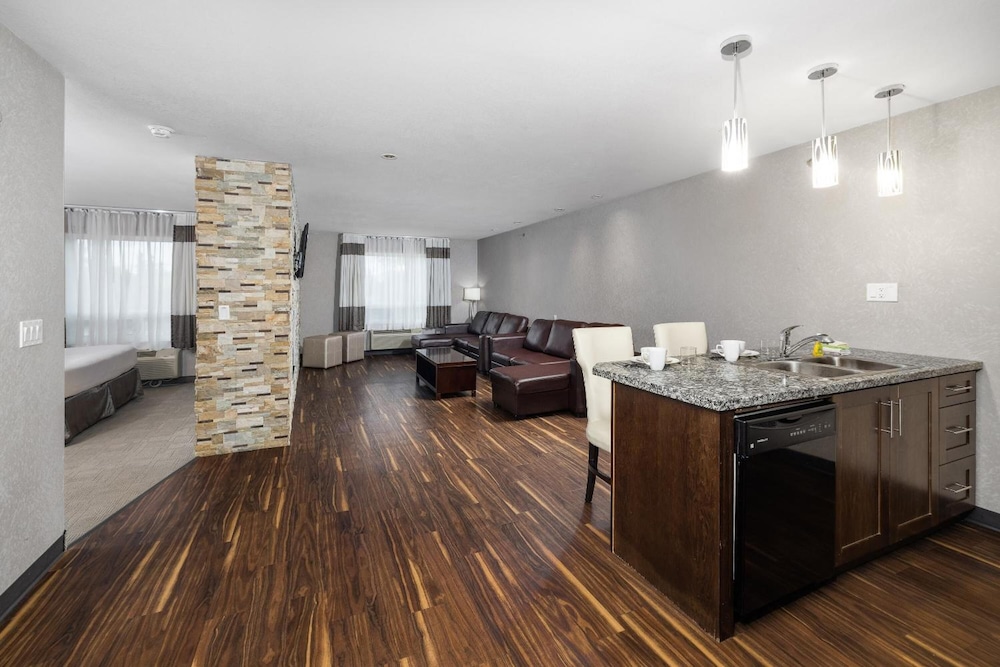 Home Inn Suites Yorkton 7/65