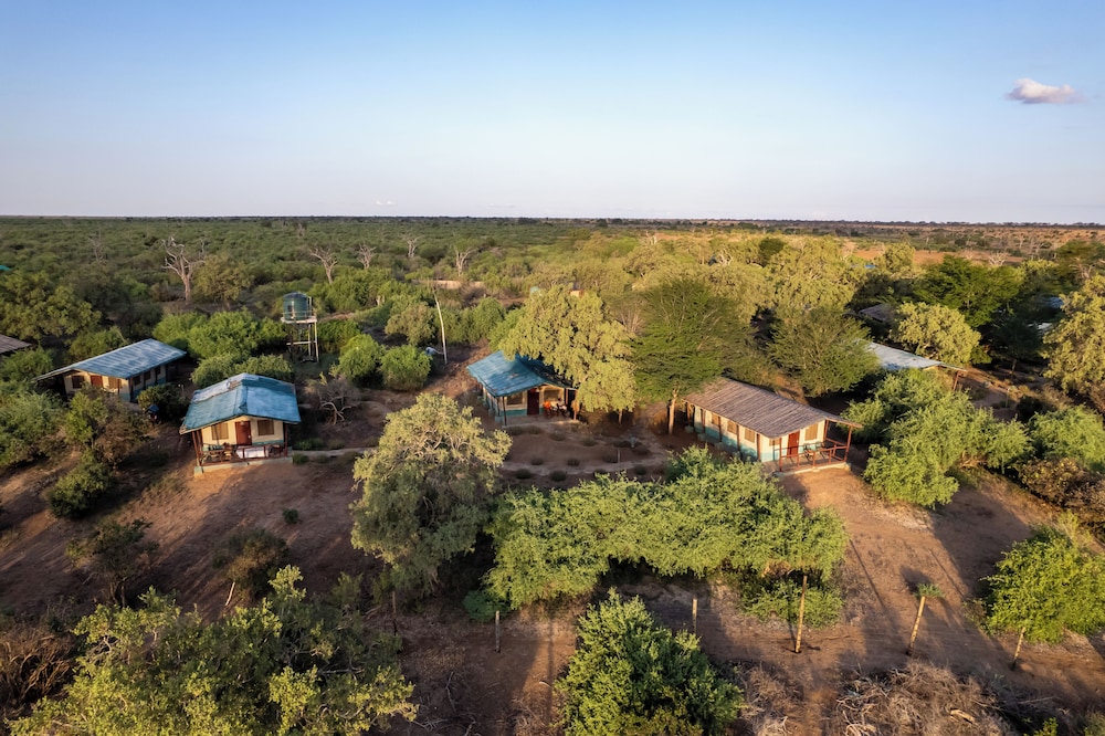 Sentrim Tsavo Lodge 34/42