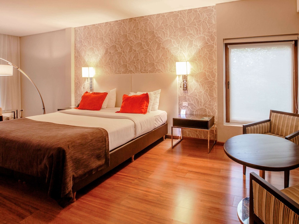 JUNIOR SUITE, KING BED, SOFA