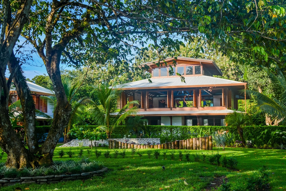 Blue Osa Yoga Retreat &amp; Spa 4/50