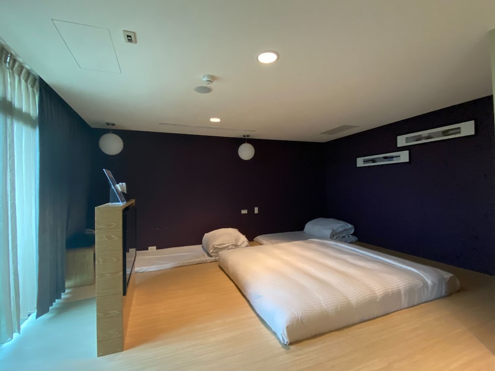 823-Tourist Hotel 29/64
