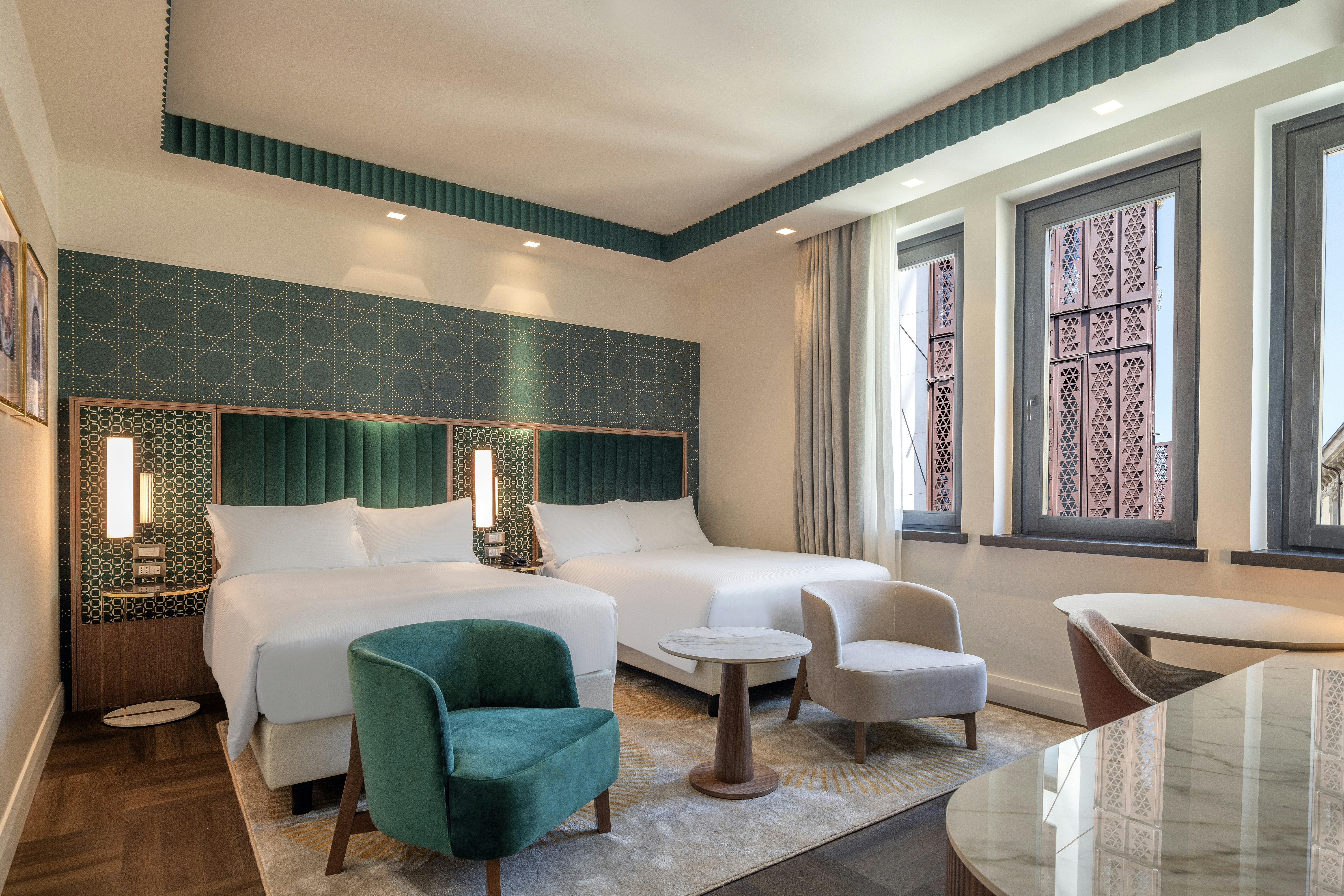 EXECUTIVE, TWIN BEDS