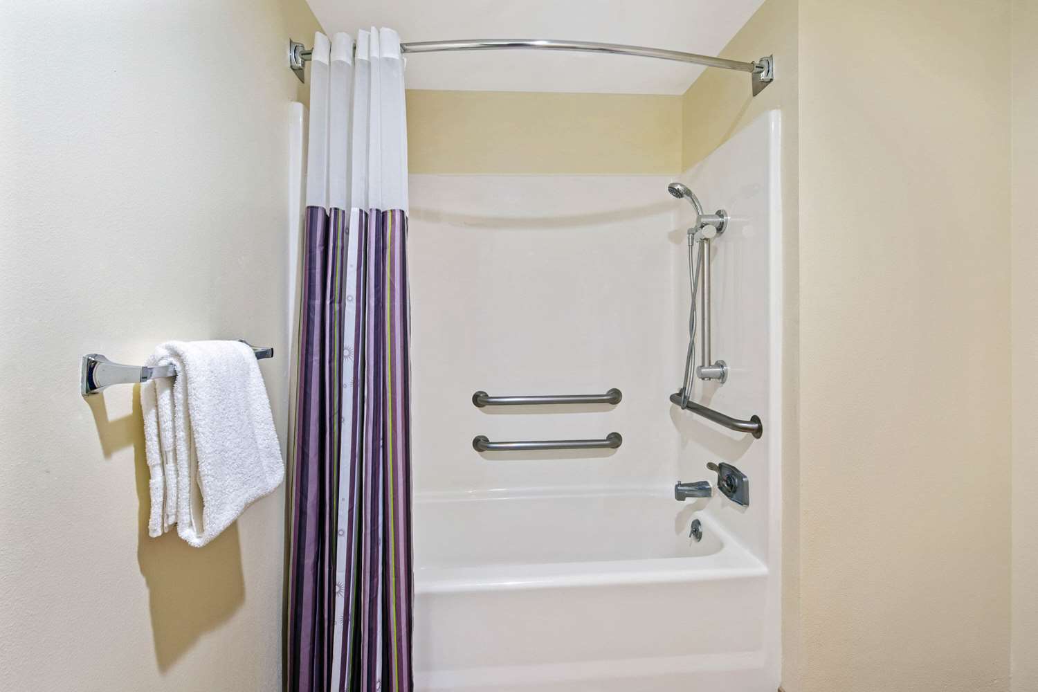 La Quinta Inn & Suites by Wyndham Sawgrass 29/55