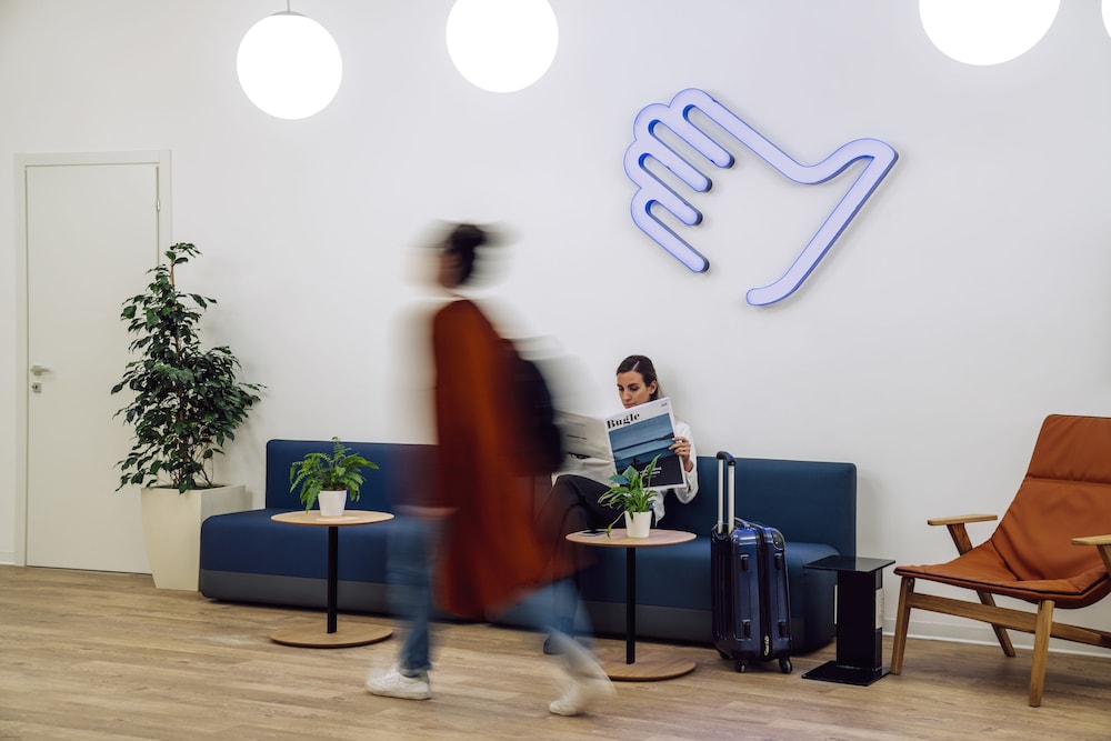 HelloSky Air Rooms & Lounge 7/35