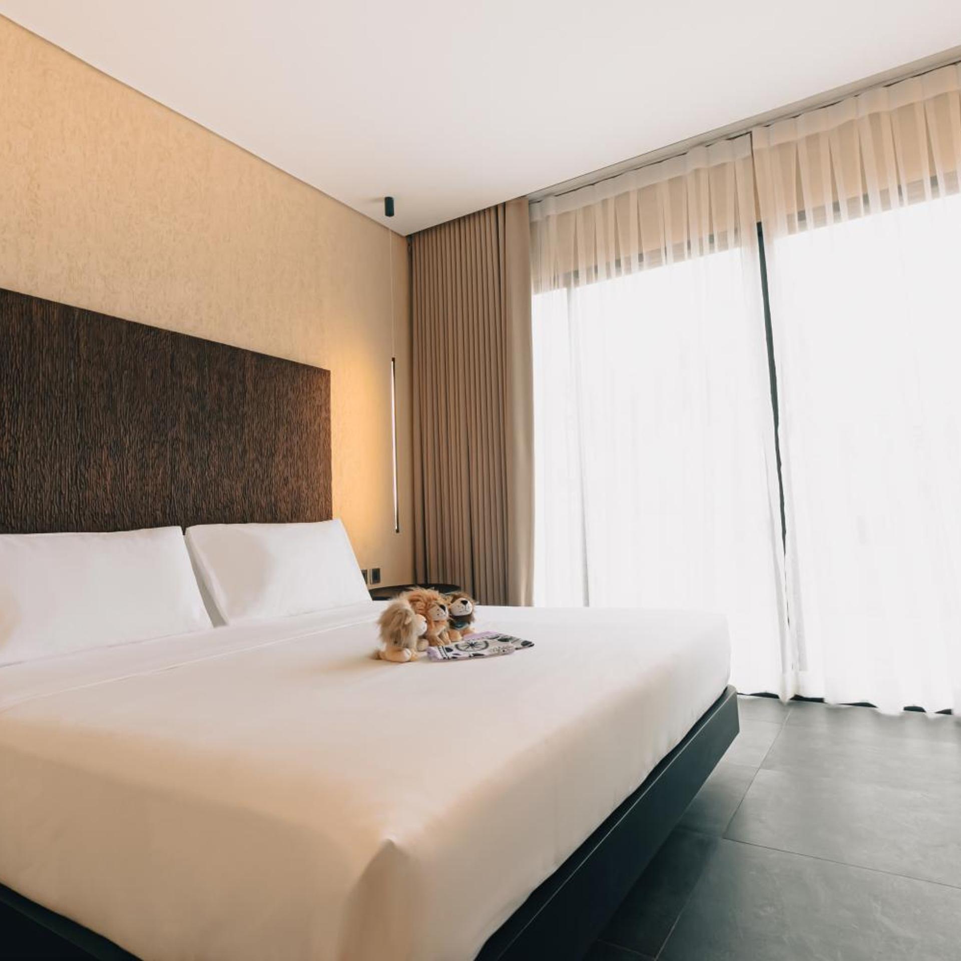 ROOM, DOUBLE BED