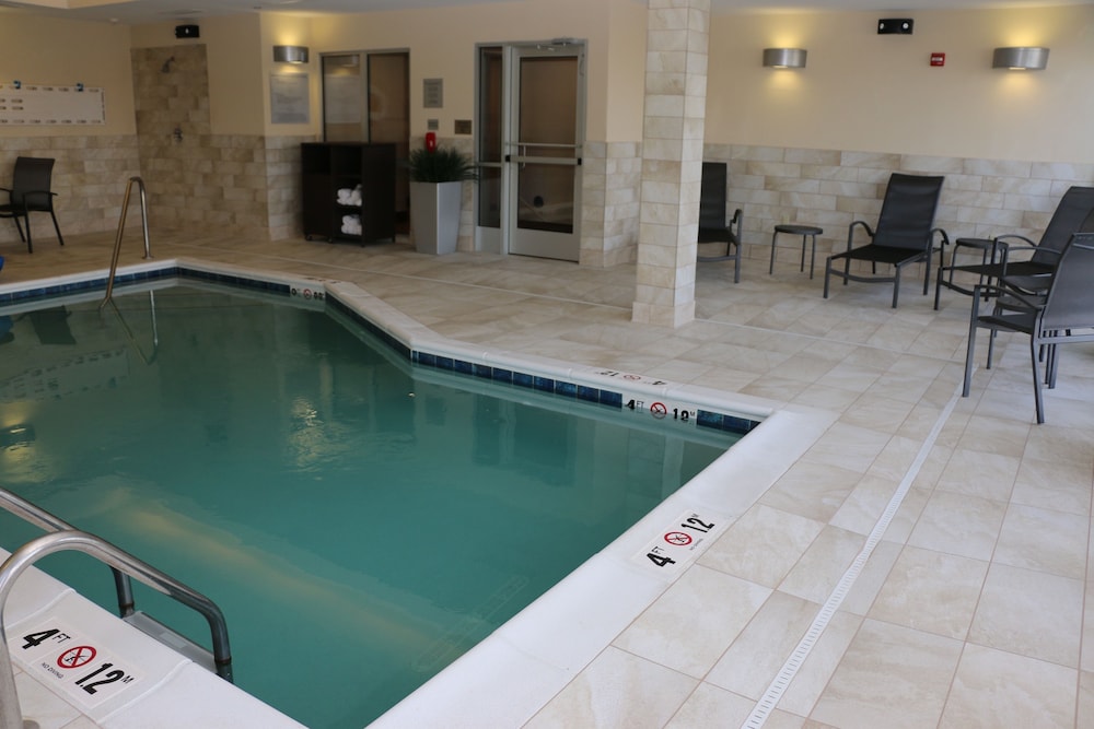Fairfield Inn Suites By Marriott Bowling Green 3/33