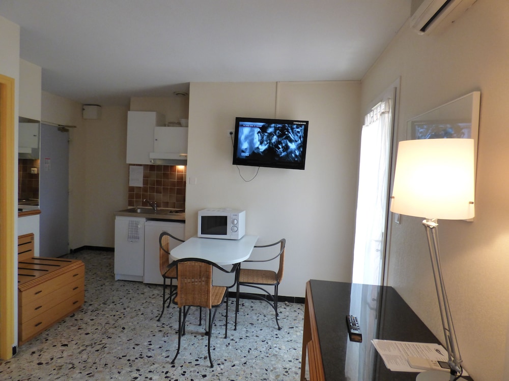 Court Inn and Suites 19/42