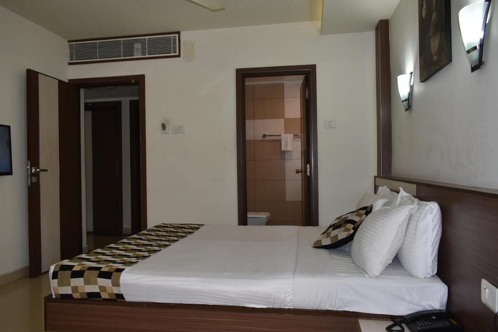 Hotel South Regency 15/34
