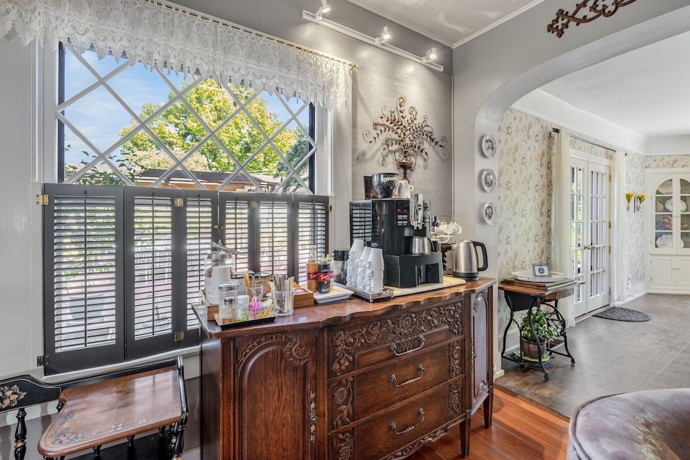 Oak Hill Bed & Breakfast 1/50