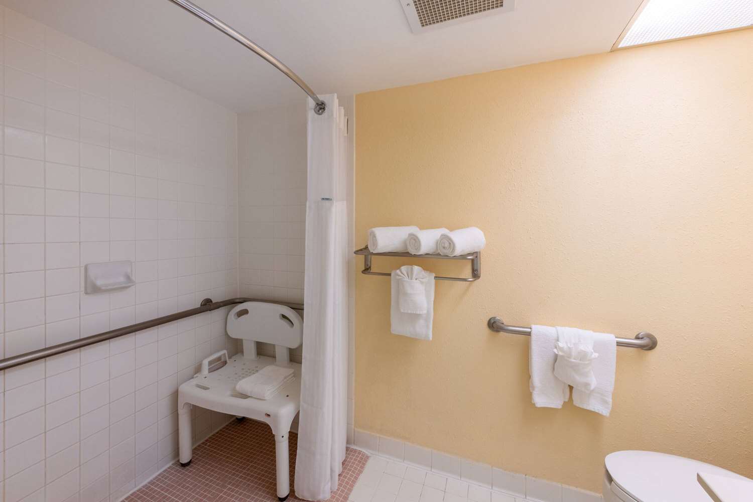 Ramada by Wyndham Kissimmee Gateway 34/34