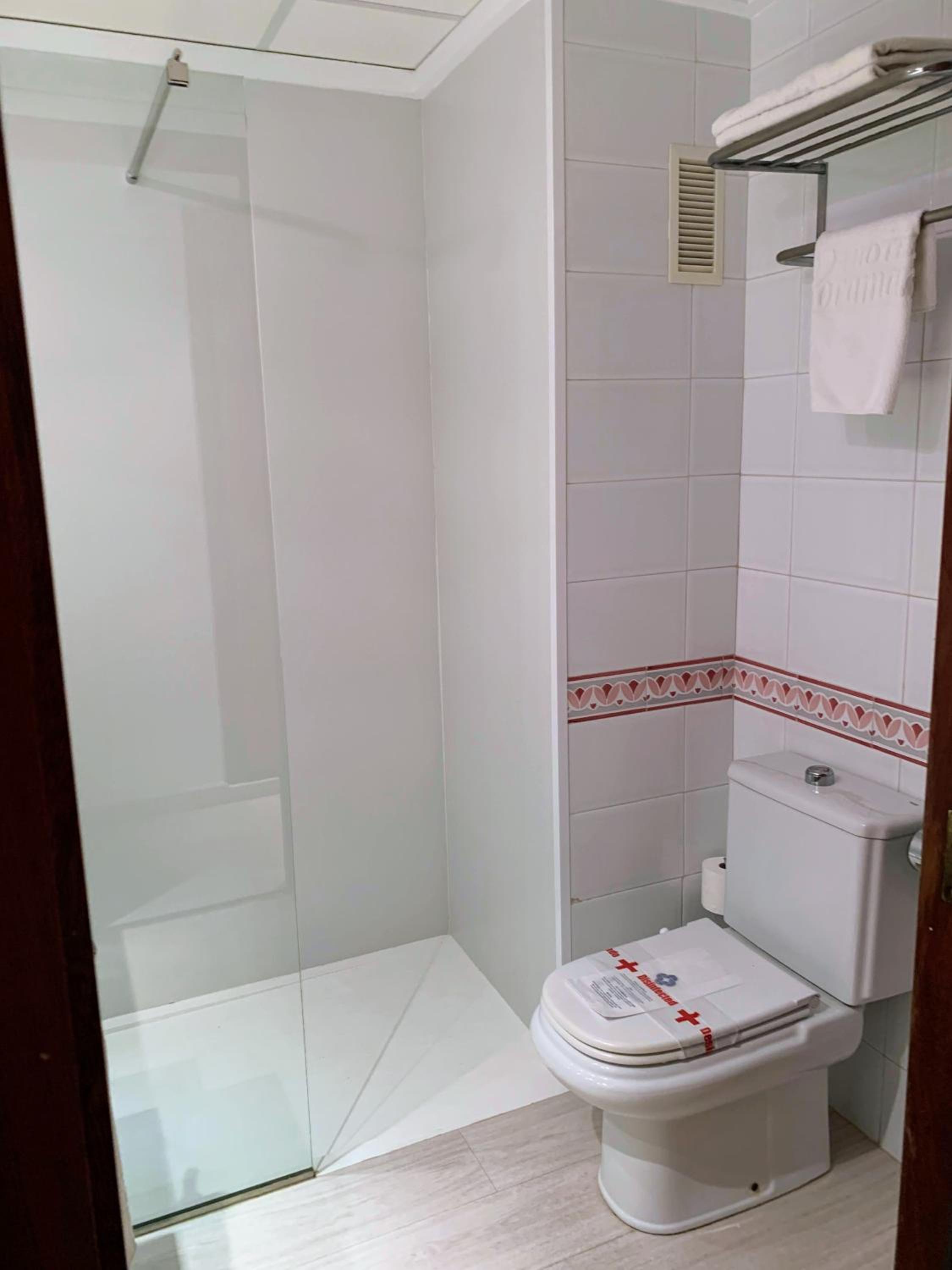 Room, Double Bed, Lateral Side Sea View، Hotel Voramar Mallorca 6/7