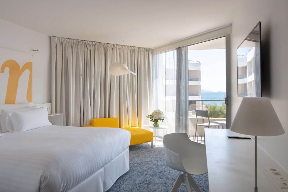 NHOW, JUNIOR SUITE, WITH EXTRA BED, SEA VIEW