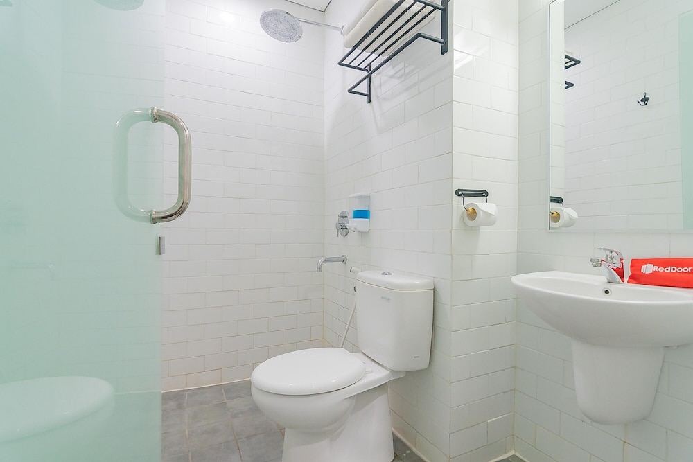 RedDoorz Premium @ Hotel Hebat 32/32