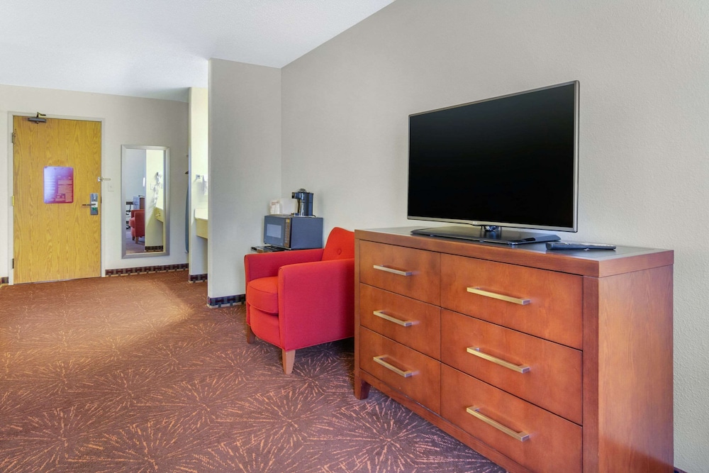 Spark by Hilton Lakewood Denver Southwest 7/54