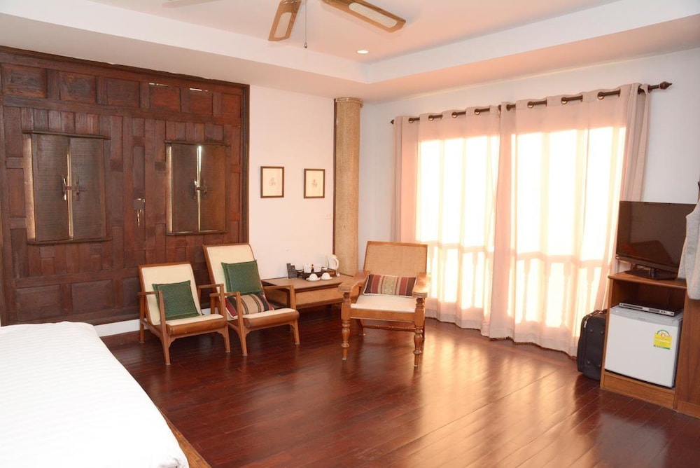 RedDoorz Plus Evergreen Boutique Hotel 43/53