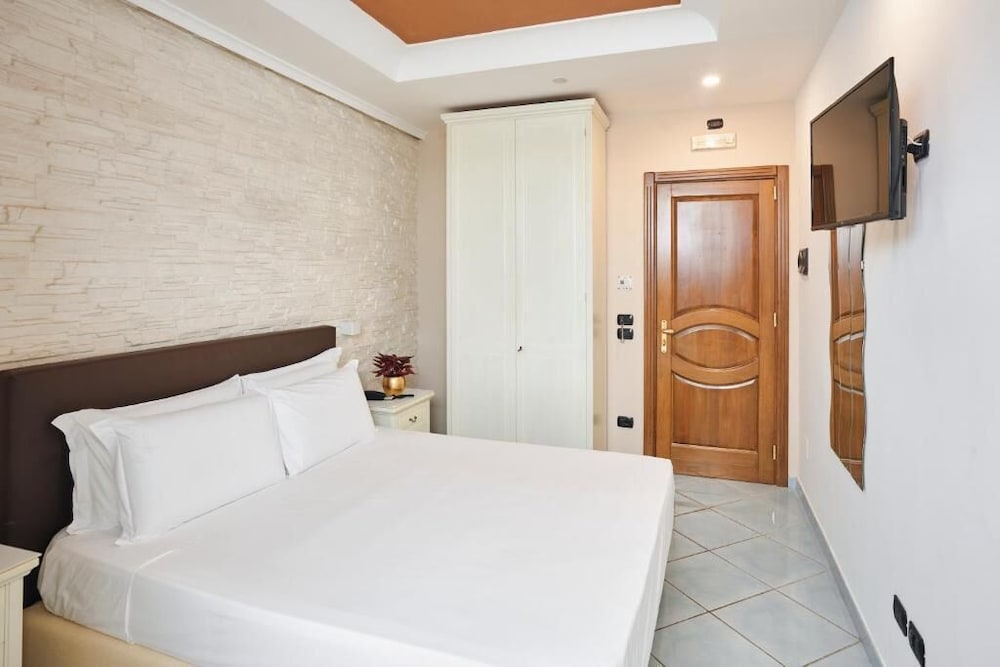 STANDARD, KING BED, ACCESSIBLE