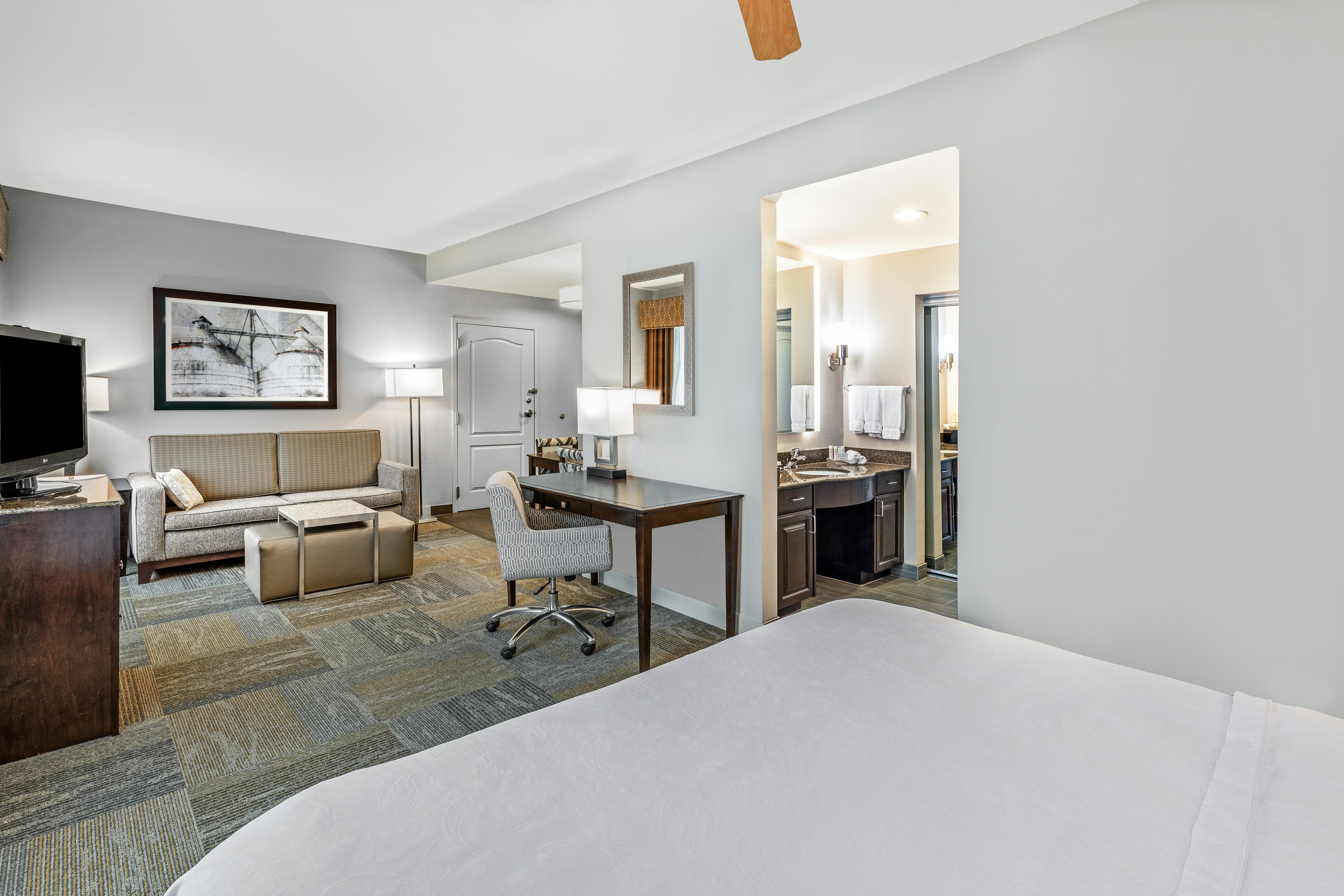 STUDIO, KING BED, ACCESSIBLE