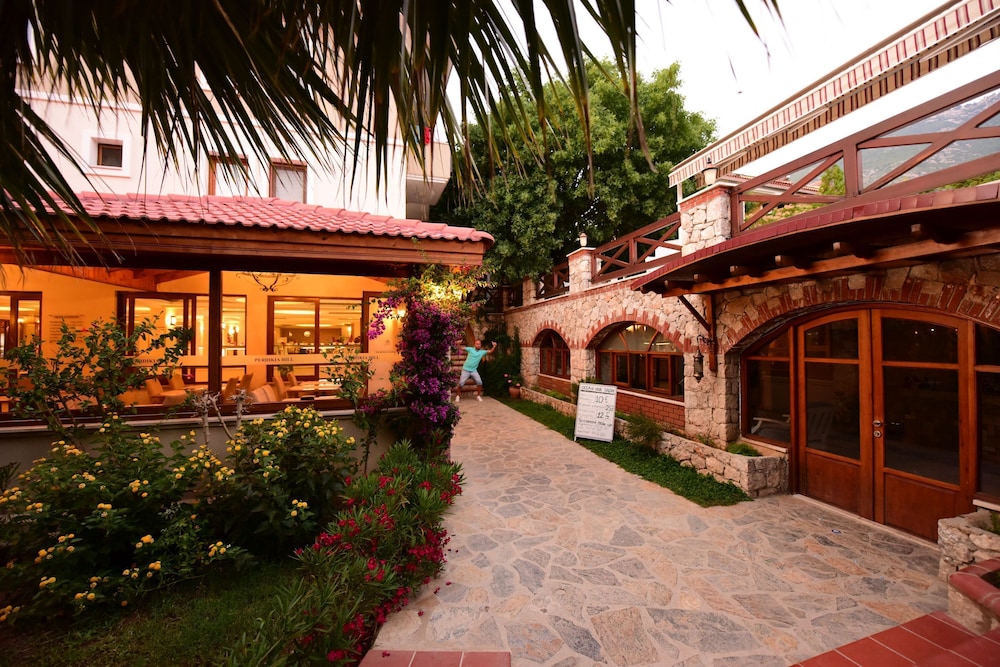 Perdikia Hill Family Resort Villas 63/68