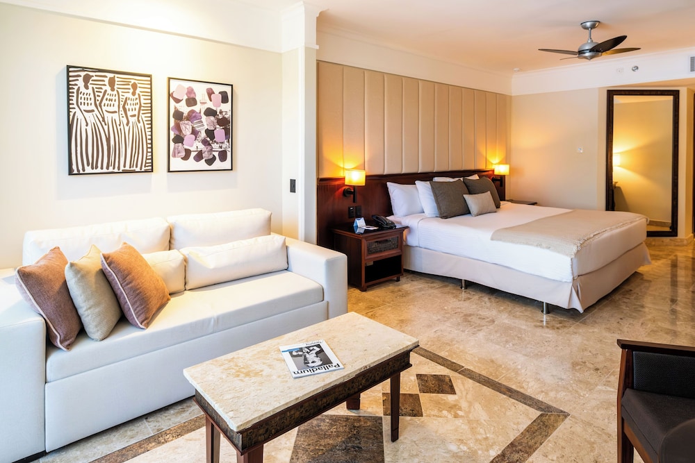 Junior Suite, Pool Access, Signature Level