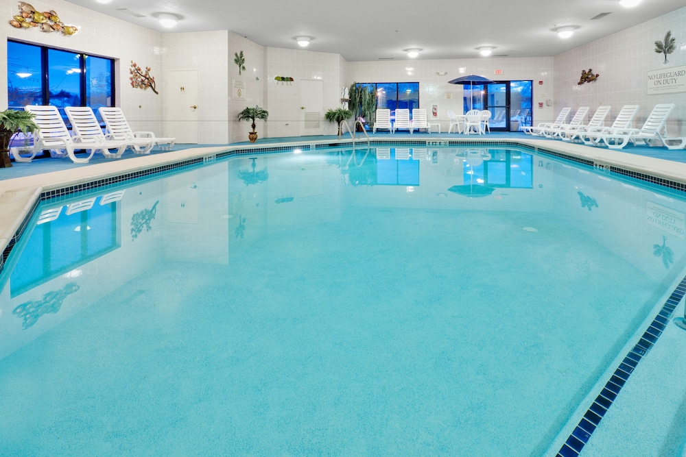 Holiday Inn Express Hotel Suites Easton 5/63