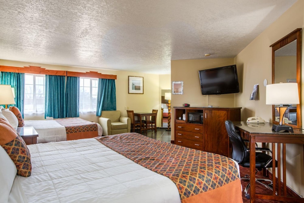 Sandia Peak Inn Old Town ABQ, a Howard Johnson by Wyndham 16/38