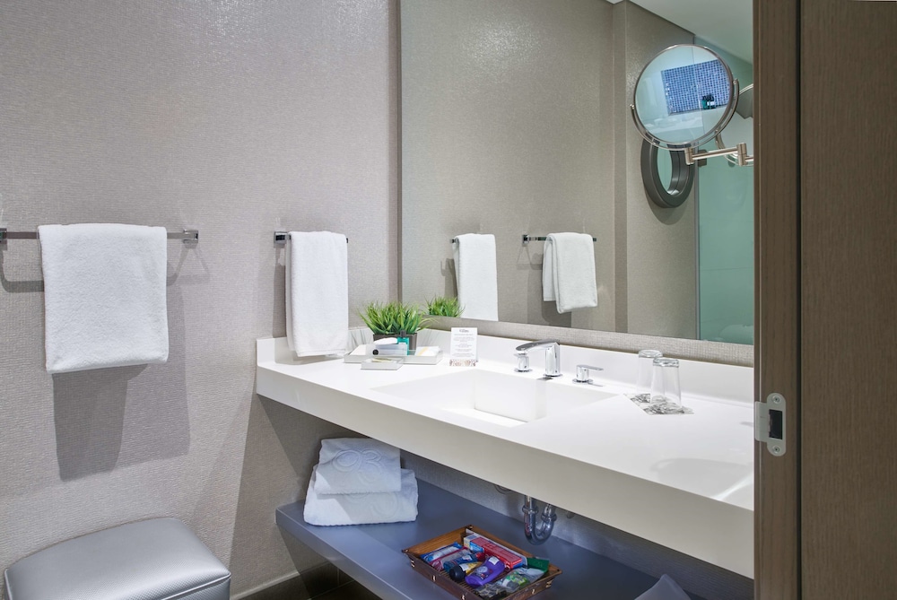 100 Luxury Suites By Preferred 15/76