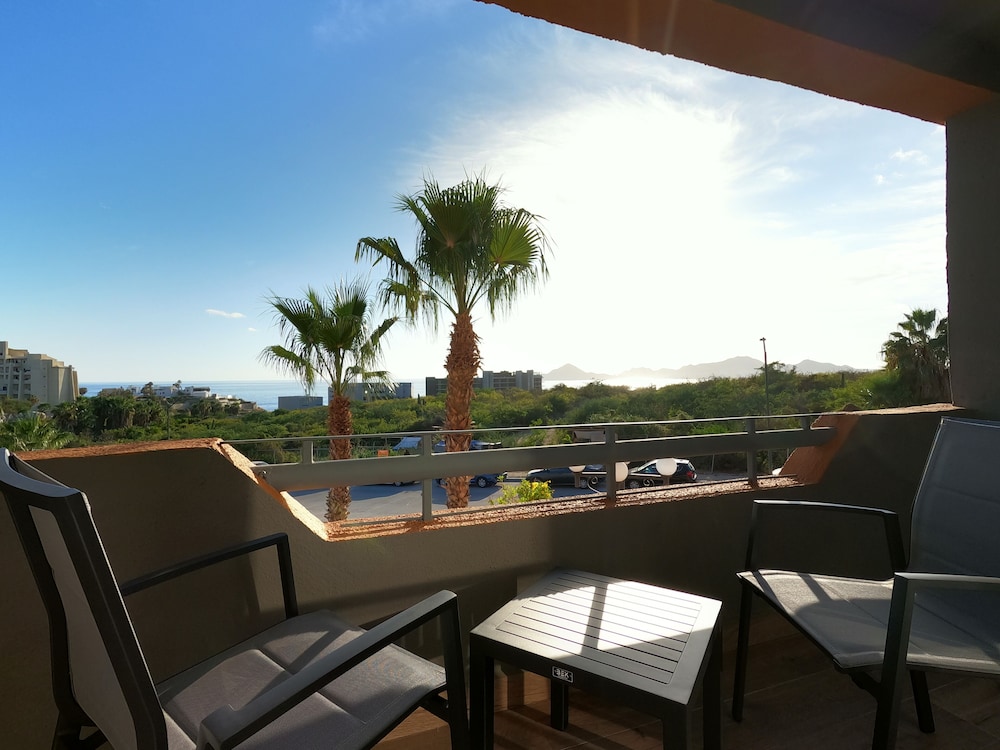 Sunrock Hotel & Suites 35/50