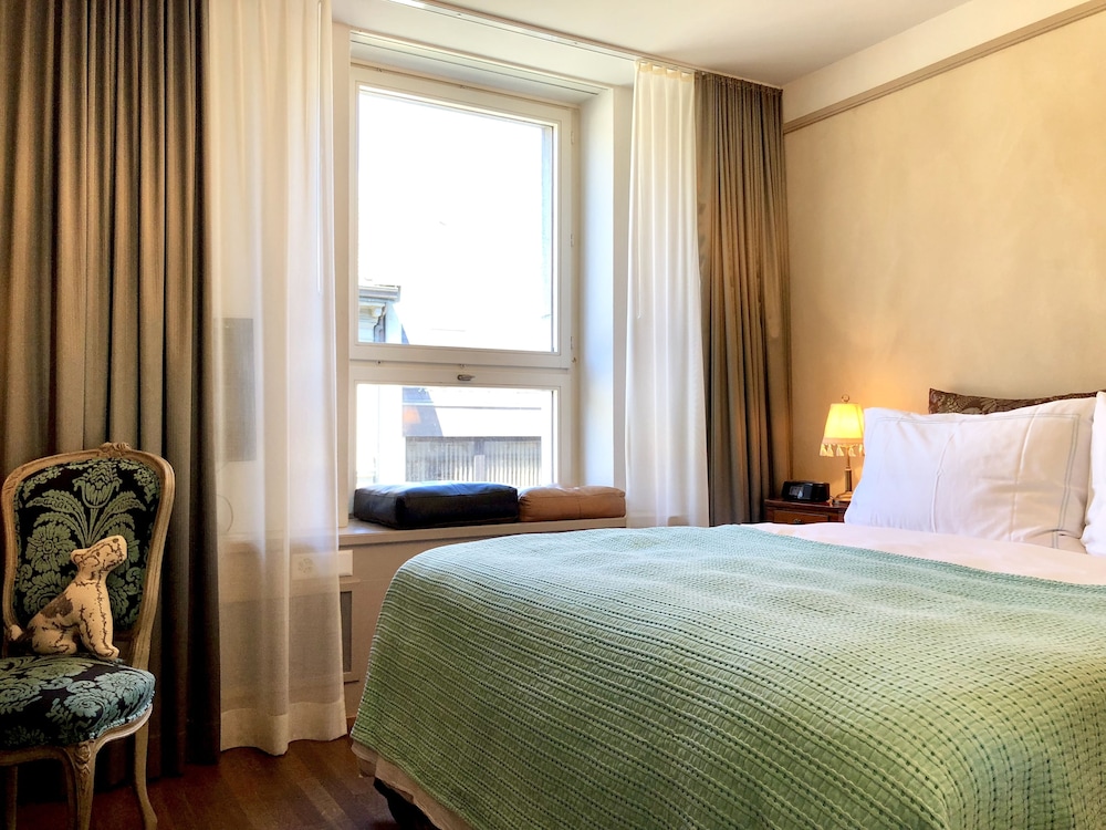 CLASSIC, QUEEN BED