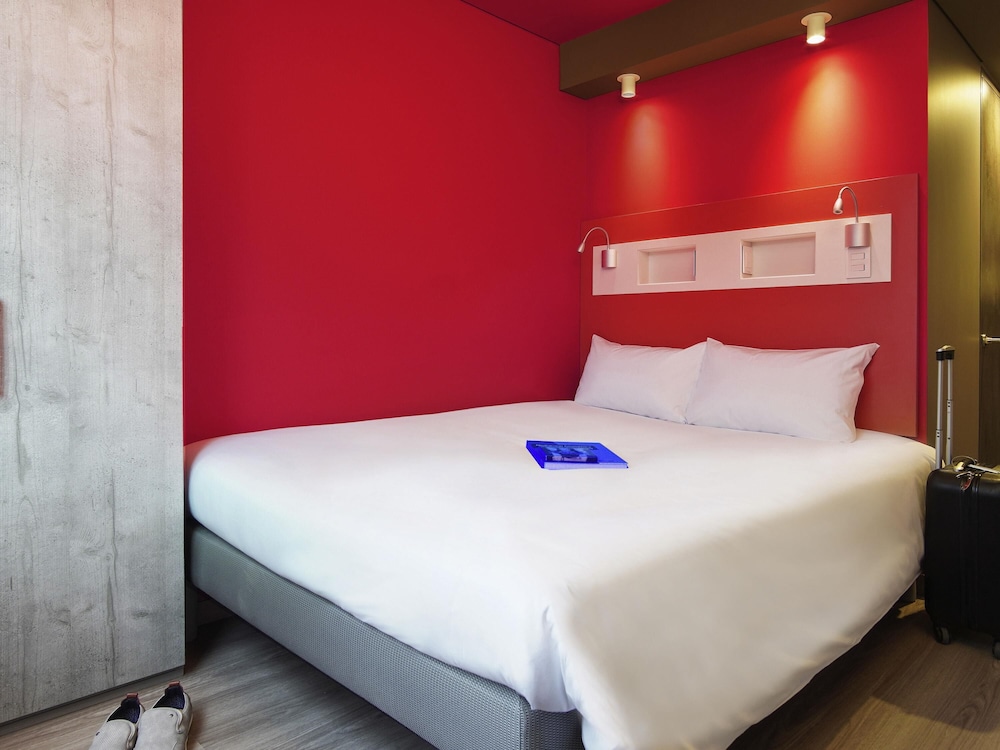 Standard, 1 Double and 1 Single Bed