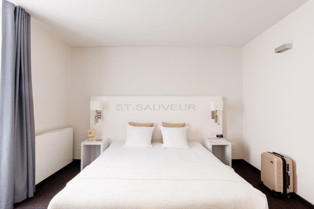 Small Double, Twin Beds