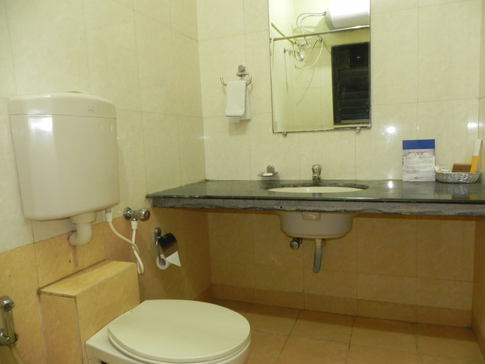 Hotel Reeva Suites 23/25
