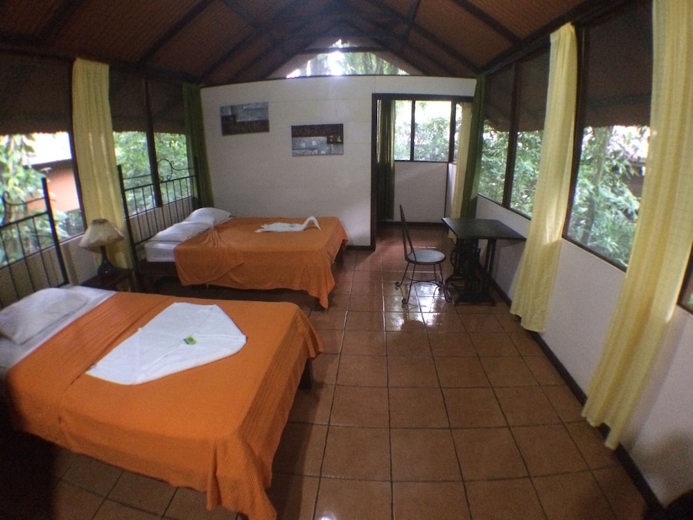 Hotel Rana Roja Lodge 38/50