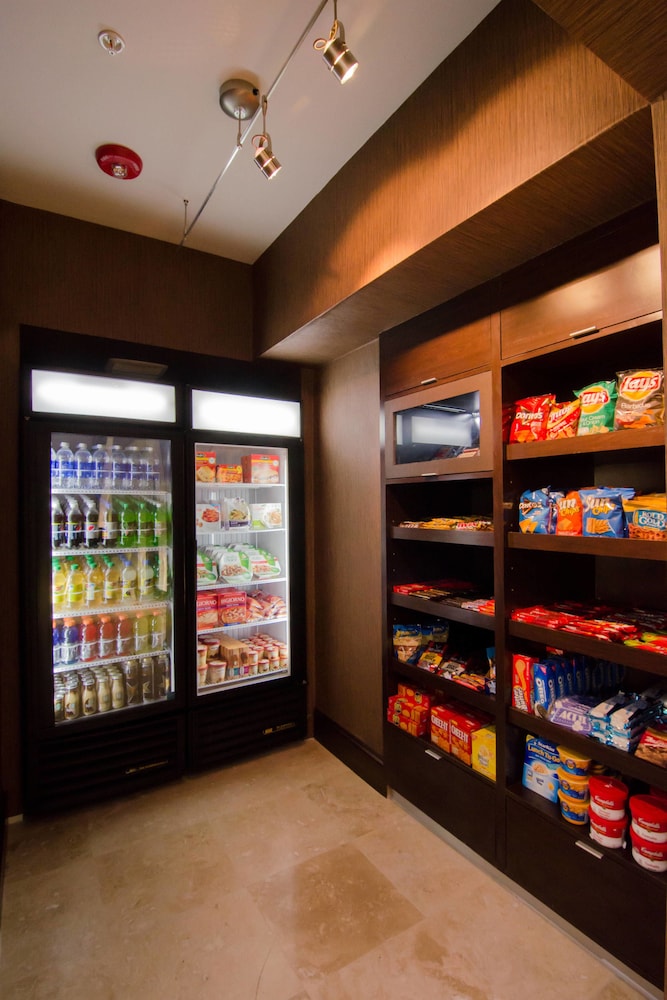 Fairfield Inn and Suites by Marriott North Spring 7/27