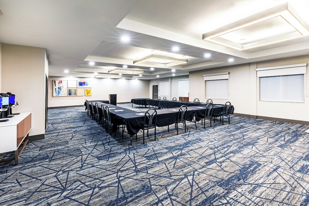 Holiday Inn Express Hotel Suites Dumas 66/72