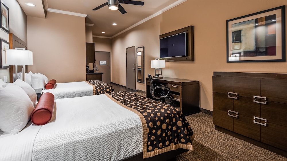 Best Western Premier Crown Chase Inn and Suites 15/70