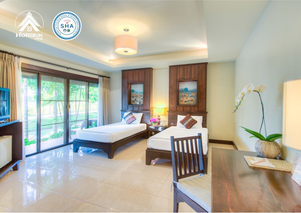 Horizon Village And Resort 48/72